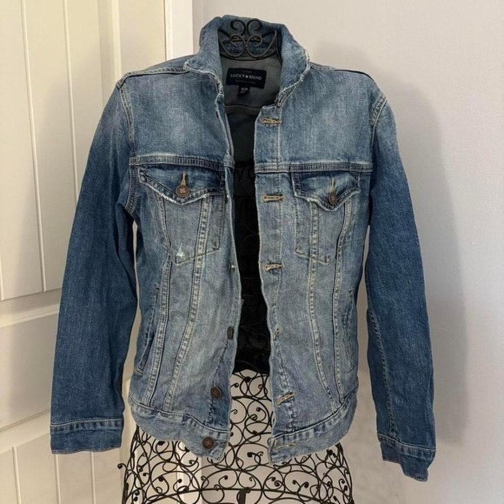 Lucky Brand Distressed Denim Jean Jacket Size M, Tomboy Trucker Style 99% Cotton